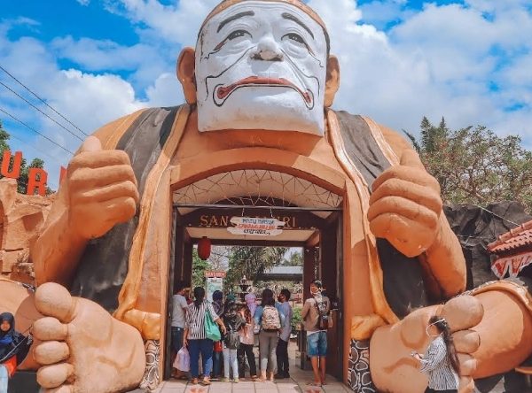 SANGGALURI PARK: WISATA BERBONUS ILMU