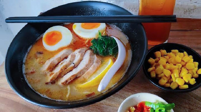 TOKYO ROCK RAMEN & SUSHI:  AUTENTIK, LEZAT, MURAH, PORSINYA JUMBO